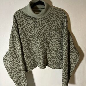 American Eagle Turtle Neck Crop Sweatshirt Size M